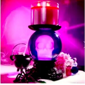 New Bath and Body Works Light-Up Skull Pedestal 3-Wick Candle Holder